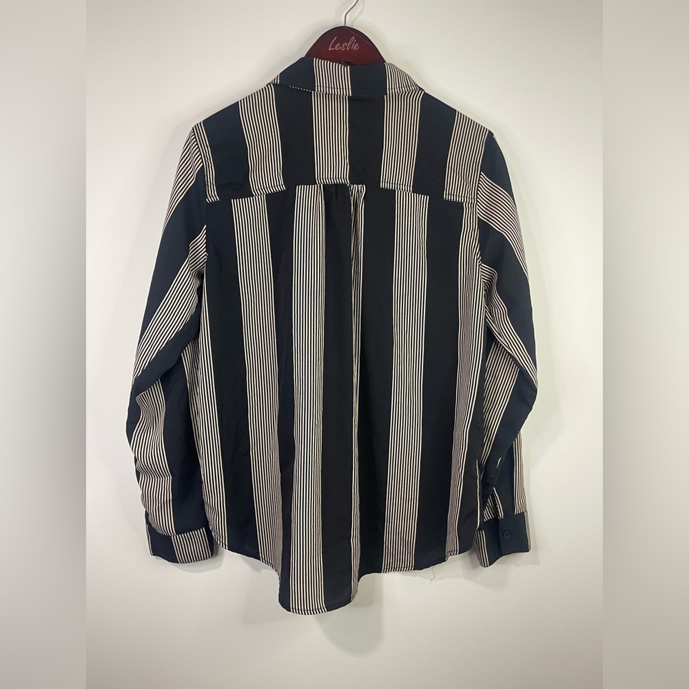 Maurices‎ Black and White Striped Button-Down Shirt - Picture 8 of 9